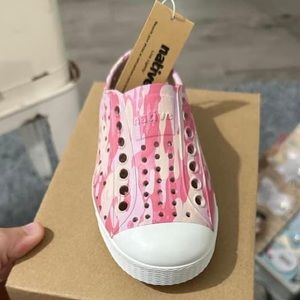 BNWT Natives C8